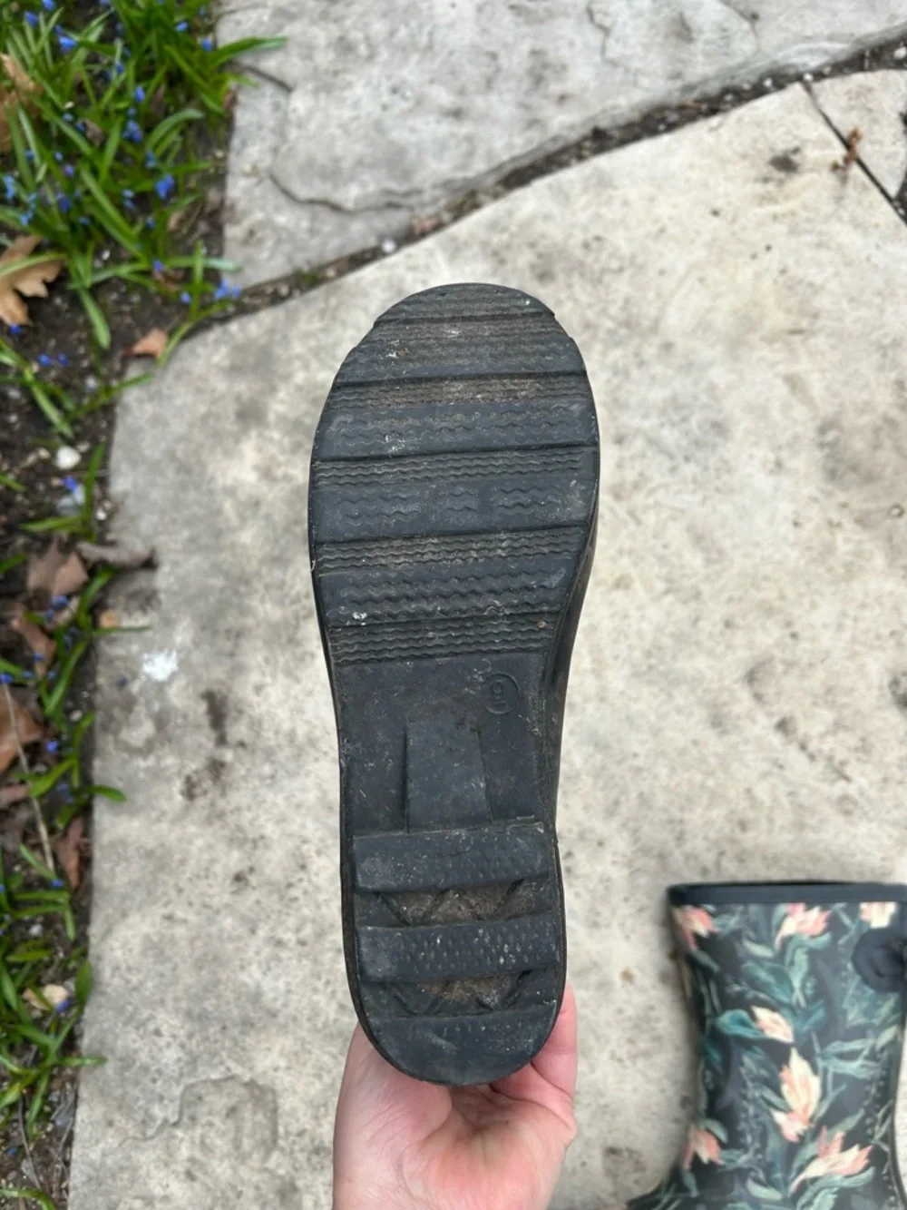 Target Floral Rain Boots, size 9 - Picture 12 of 13
